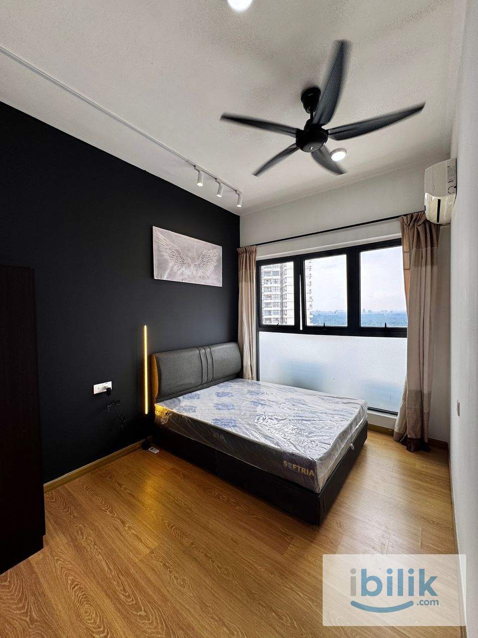 S.Master Room | Bus Lane to CIQ Woodlands | Attached Toilet - Image 5
