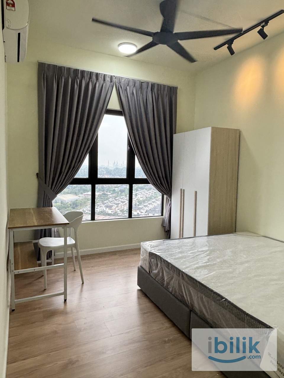 🔥Dian Residence, Seksyen 13 Master Room🔥Fully Furnish NEW Aircond Wardrobe Table Chair Mattress - Image 1