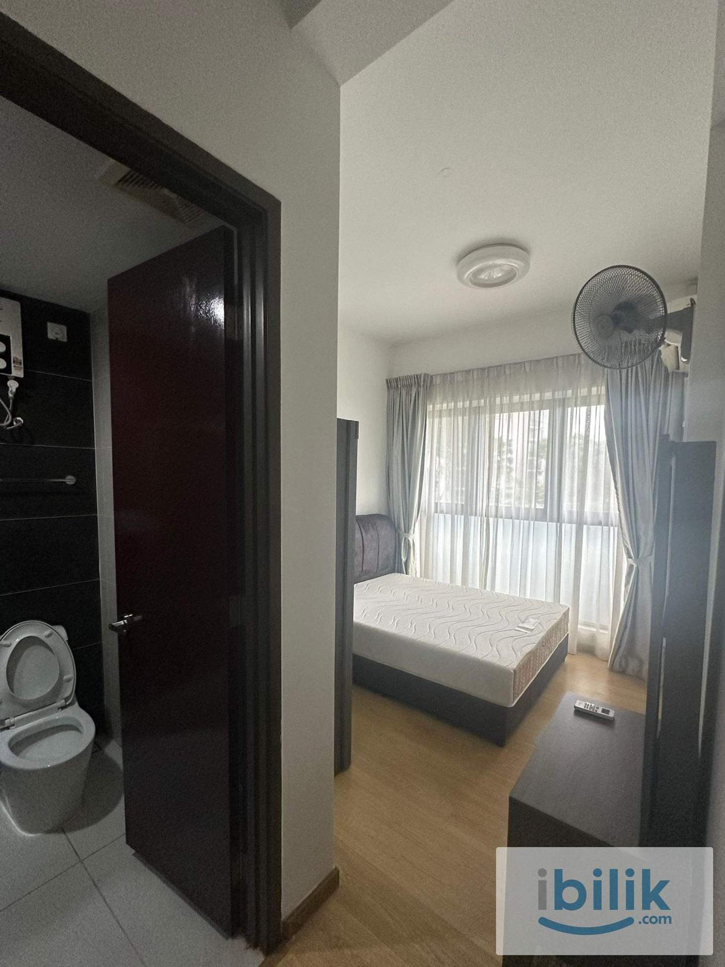 Queen Size Junior Master Room at Amberside for Professionals - Image 1