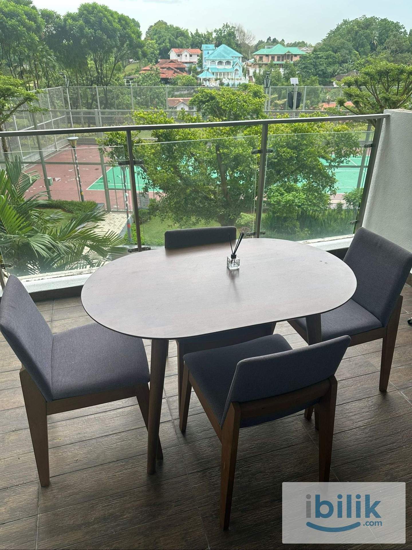 Queen Size Balcony Room at Amberside for Professionals - Image 3