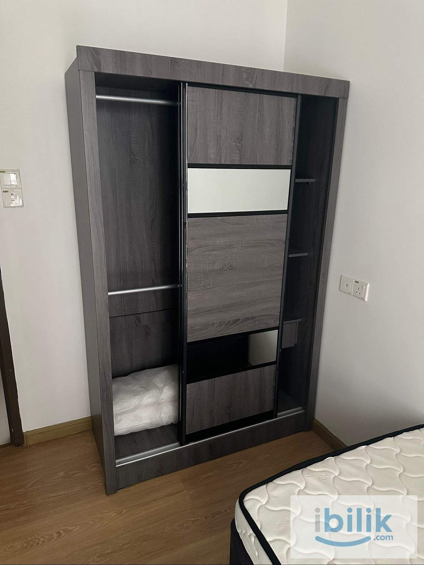Single Room with Pull-Out at Amberside for Professionals - Image 3