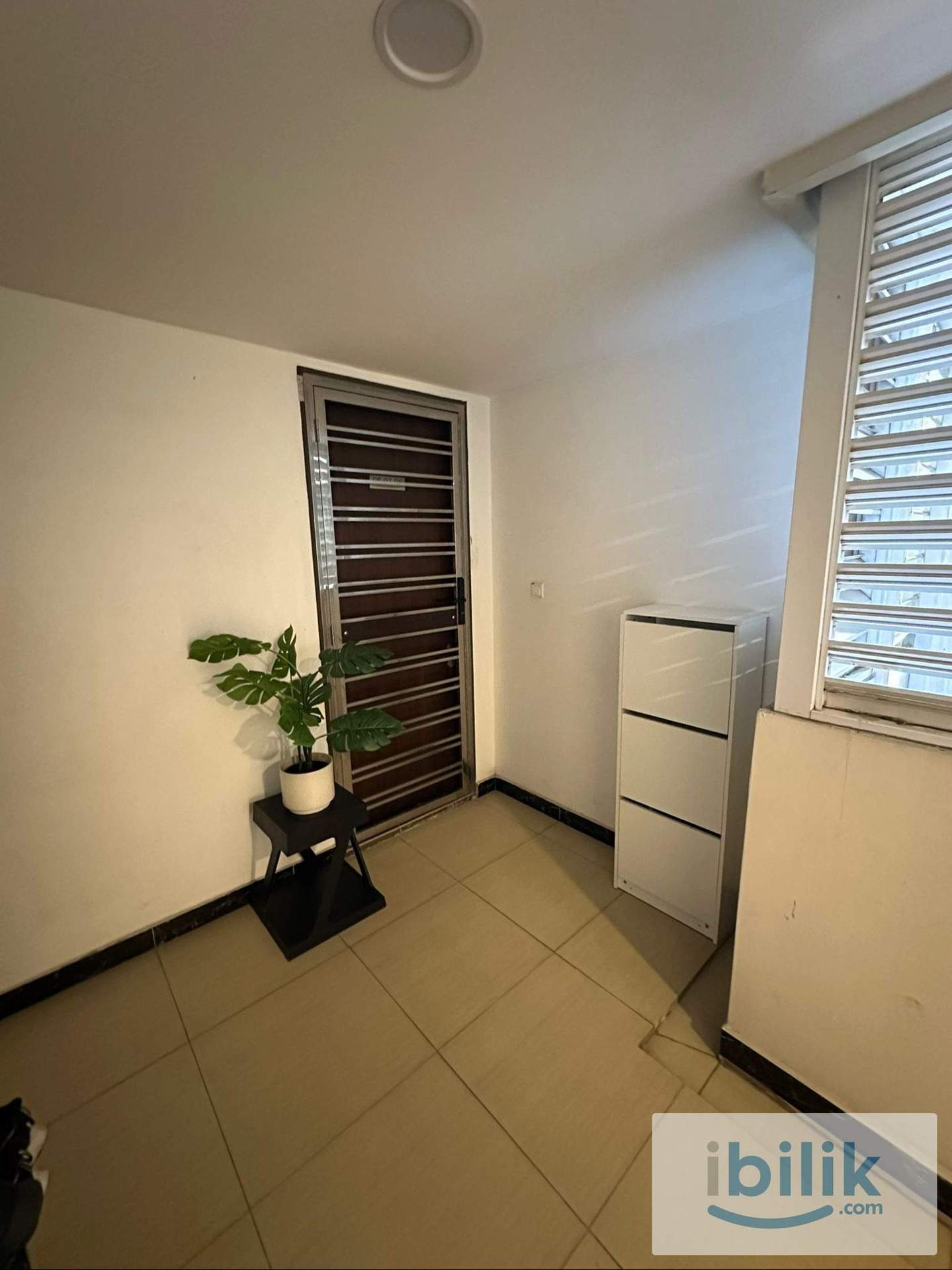 Single Room with Pull-Out at Amberside for Professionals - Image 10