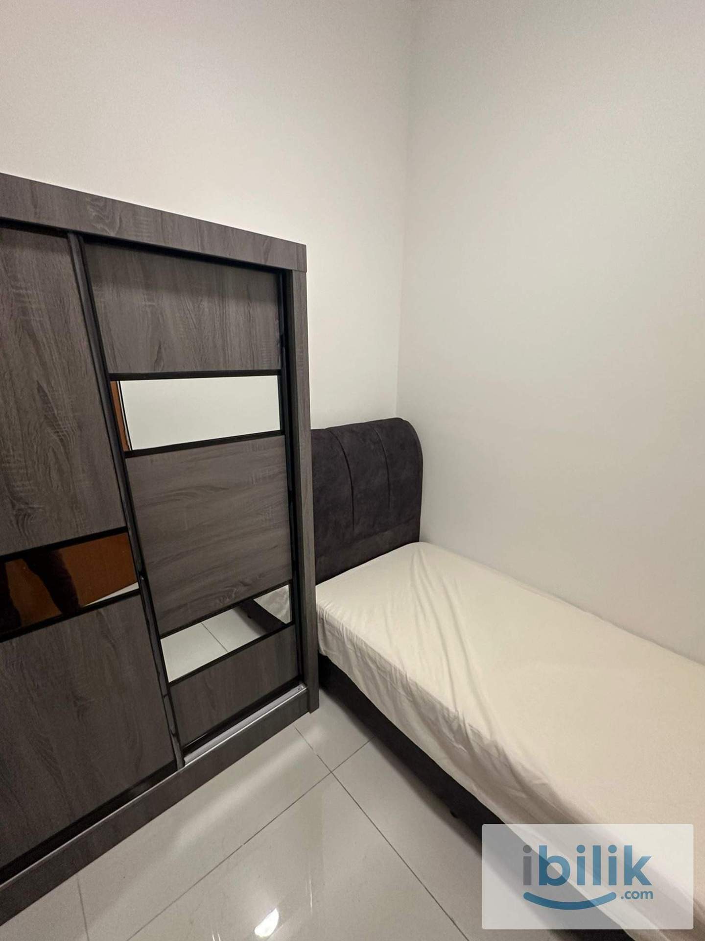 Junior Single Room at Amberside for Professionals - Image 1