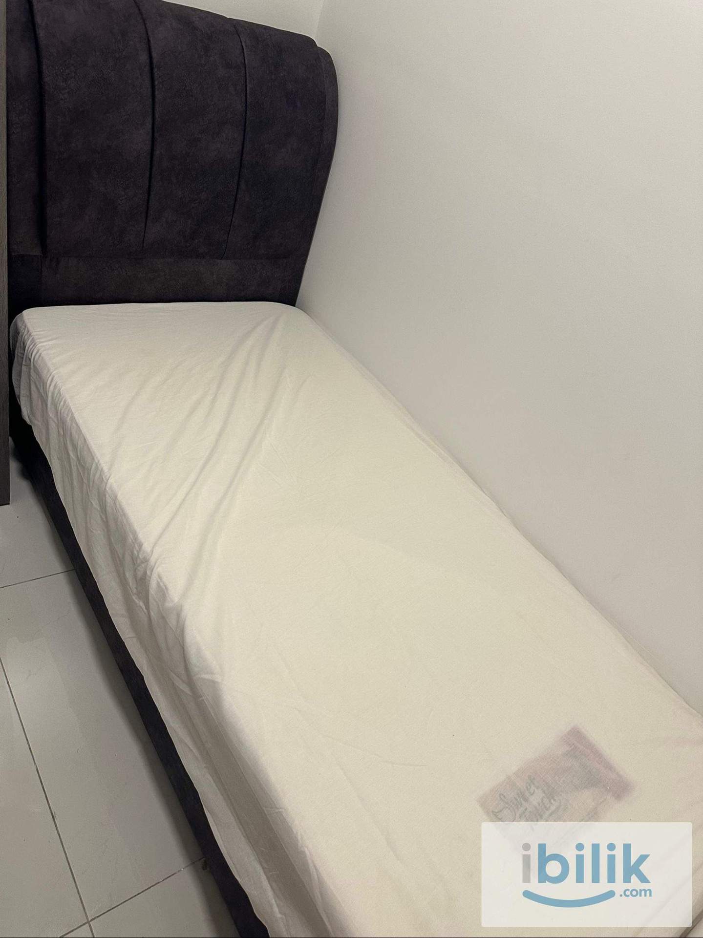 Junior Single Room at Amberside for Professionals - Image 2