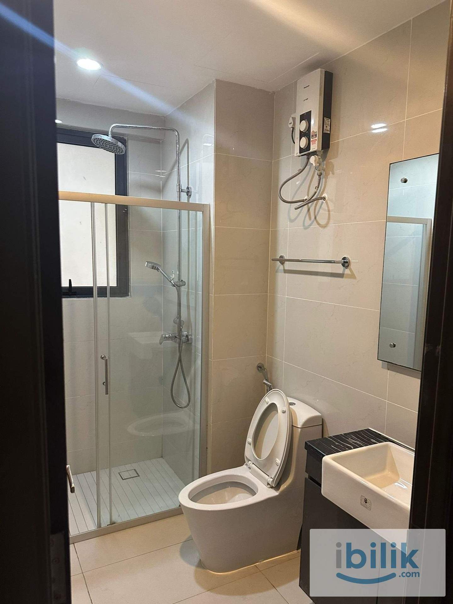 Junior Single Room at Amberside for Professionals - Image 7