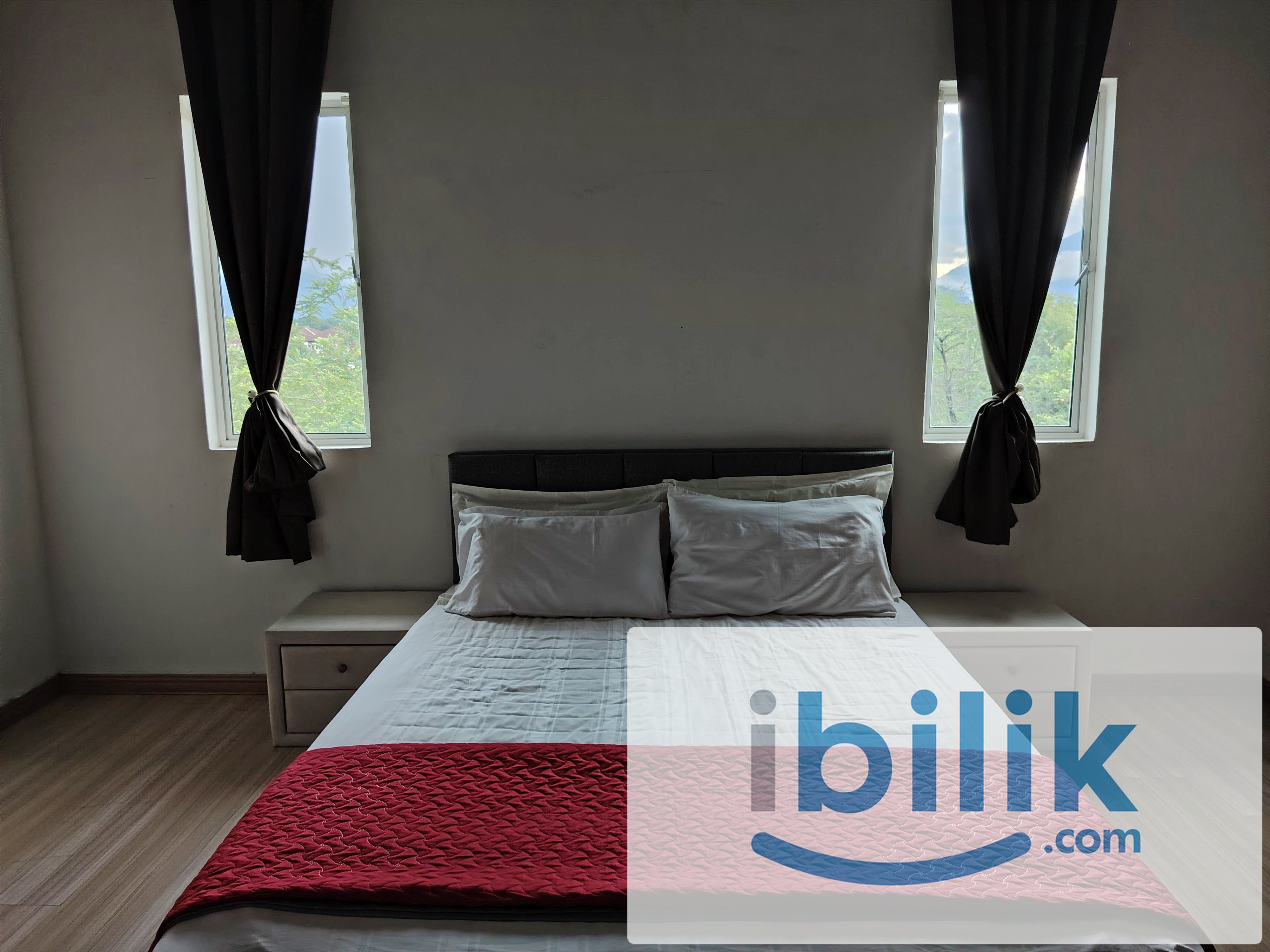 Spacious Master Bedroom EnSuite - Image 1