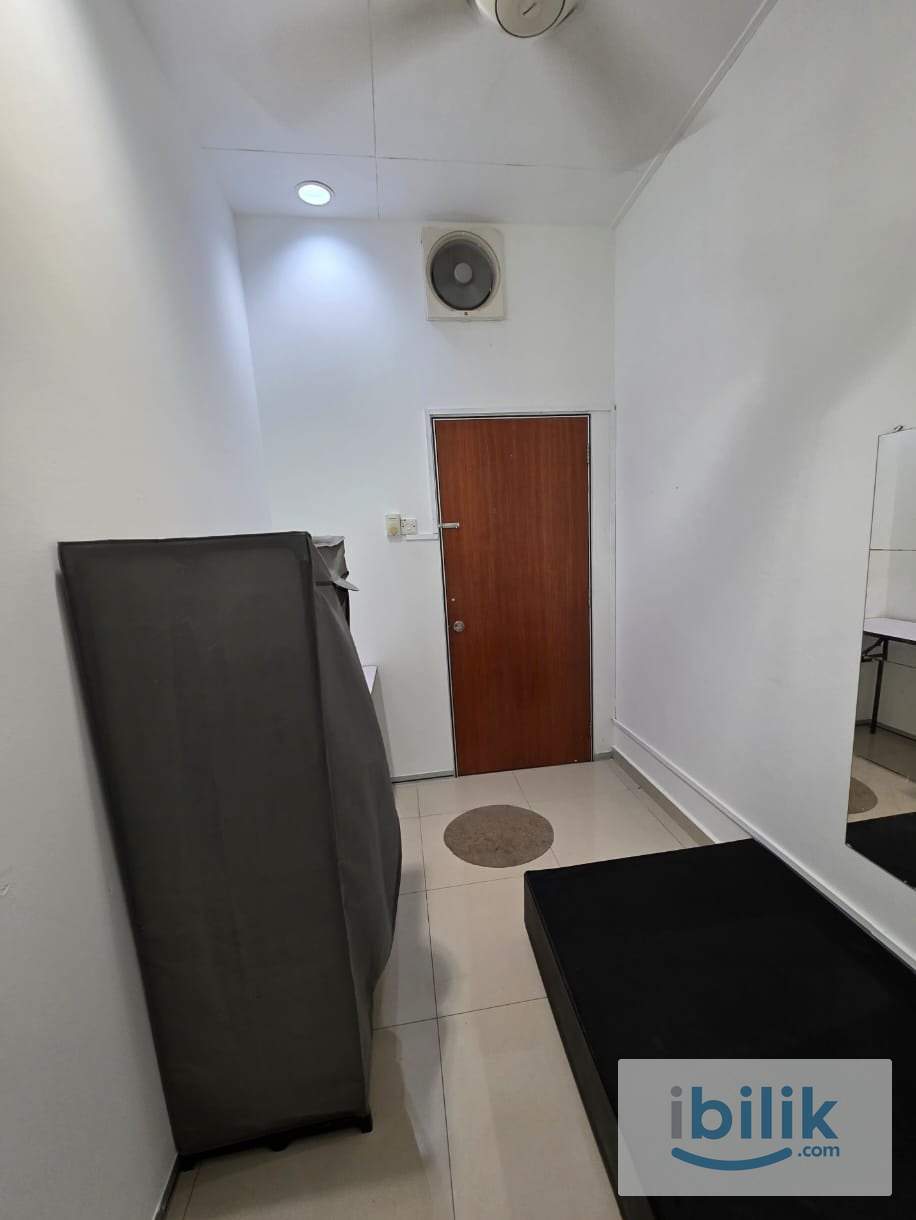 Grab fast! 🏃💨🏘️ A Middle private room, In near to the most rapidly expanding town at Bandar Puteri Puchong. - Image 1