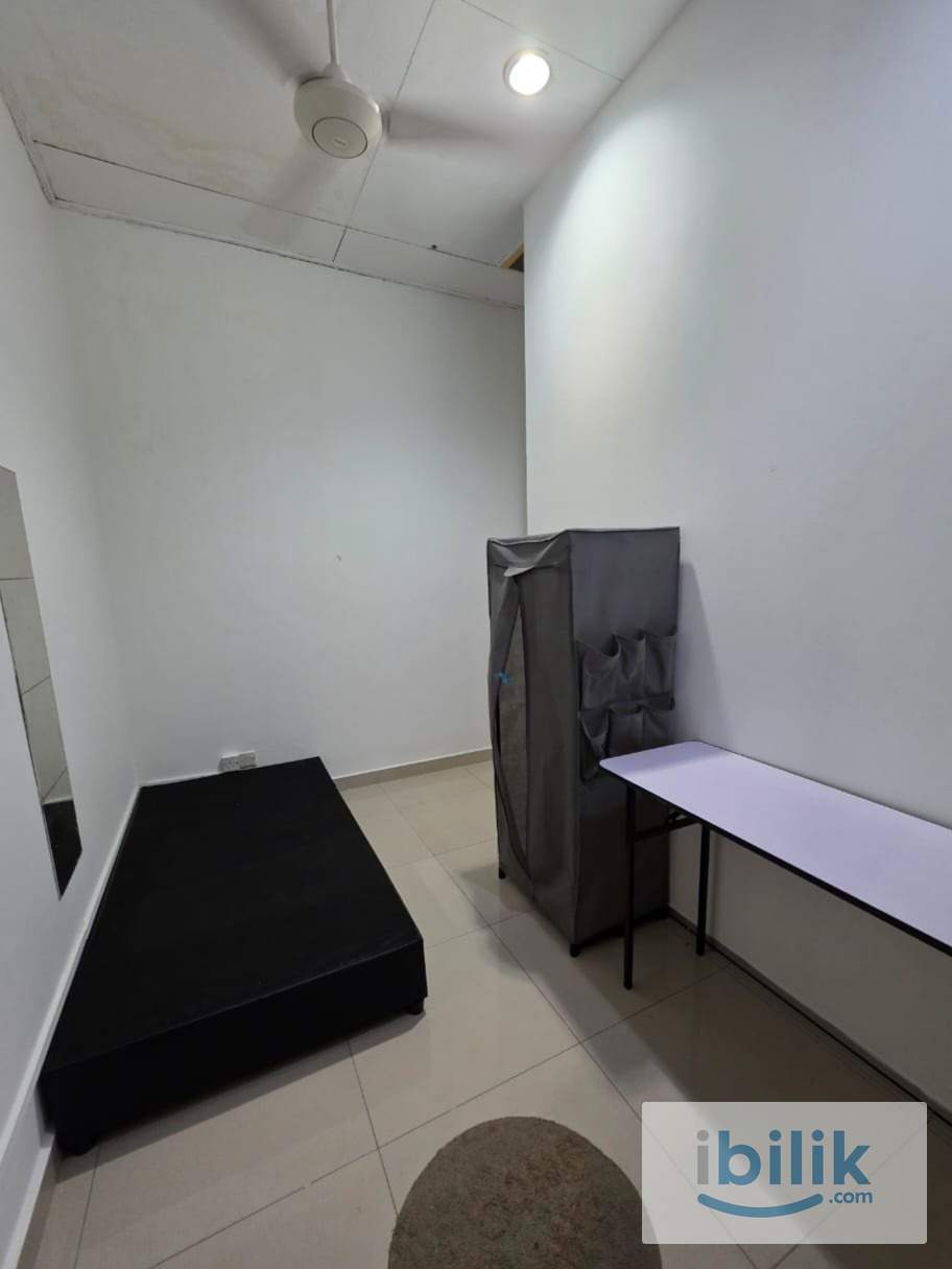 Grab fast! 🏃💨🏘️ A Middle private room, In near to the most rapidly expanding town at Bandar Puteri Puchong. - Image 2