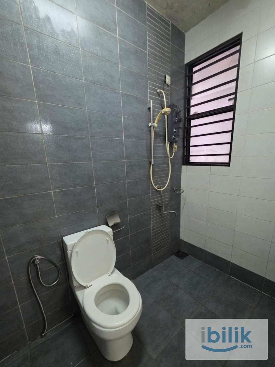 🏘️A middle private room at Alam Impian. A modern malay town house a lake garden 🕌 - Image 4