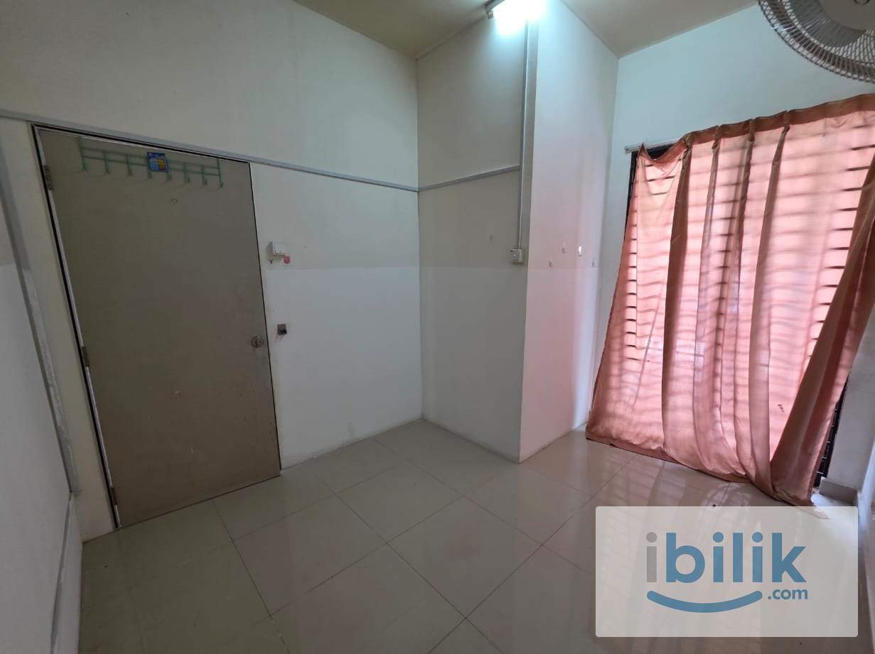 🧕A middle private room at the modern malay town house with garden lake 🏞️at Alam Impian.☪ - Image 1