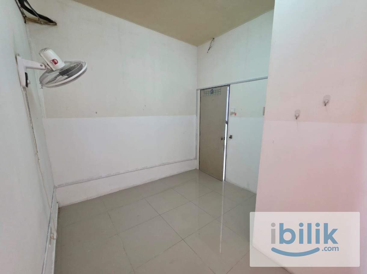 🧕A middle private room at the modern malay town house with garden lake 🏞️at Alam Impian.☪ - Image 2