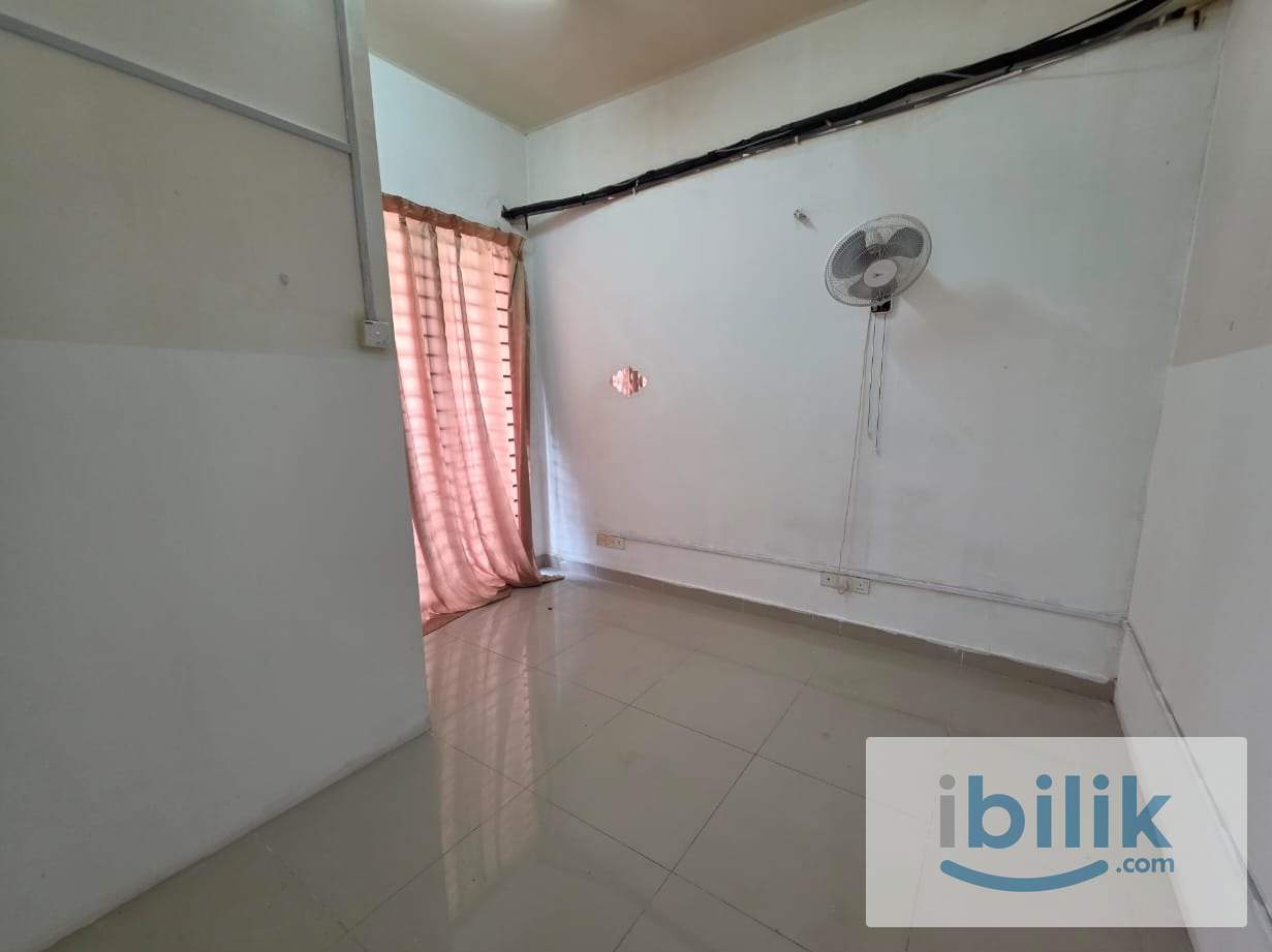 🧕A middle private room at the modern malay town house with garden lake 🏞️at Alam Impian.☪ - Image 3