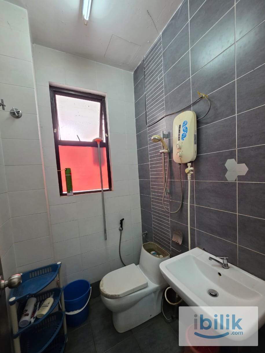 🧕A middle private room at the modern malay town house with garden lake 🏞️at Alam Impian.☪ - Image 4