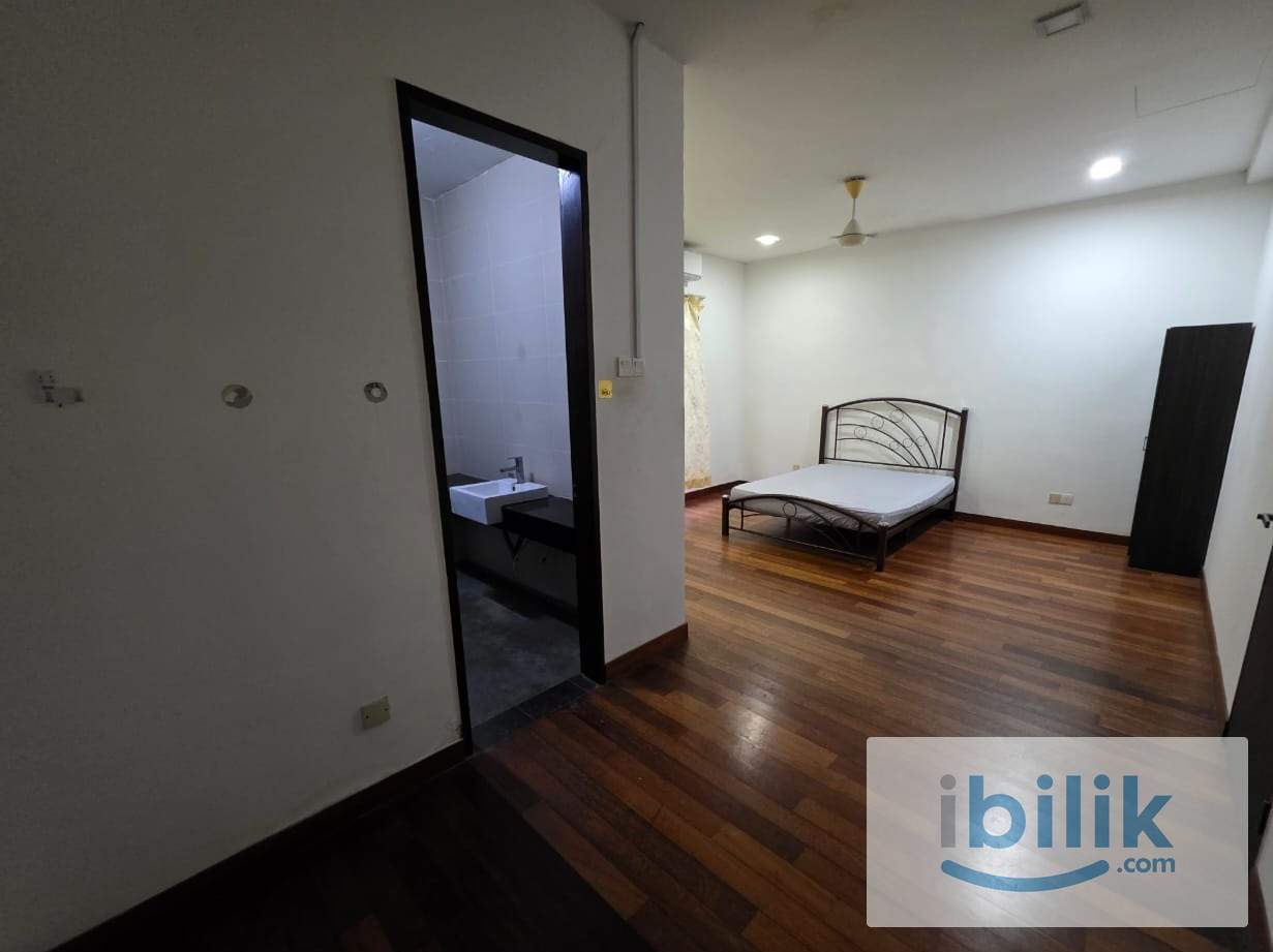 🏘️☪🤲A private master bed room with bathroom, At Alam Impian with a garden lake nearby. - Image 1