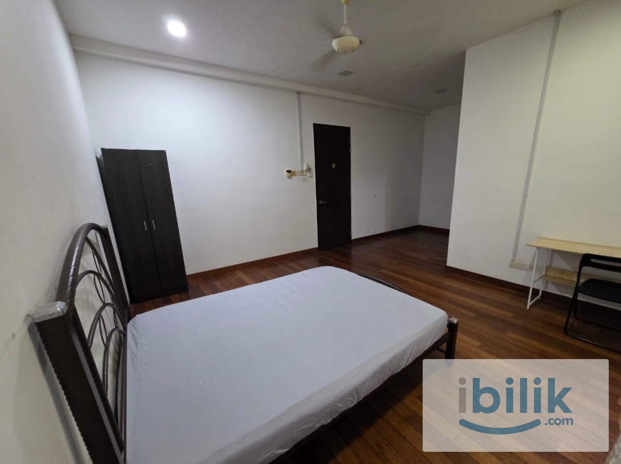 🏘️☪🤲A private master bed room with bathroom, At Alam Impian with a garden lake nearby. - Image 2