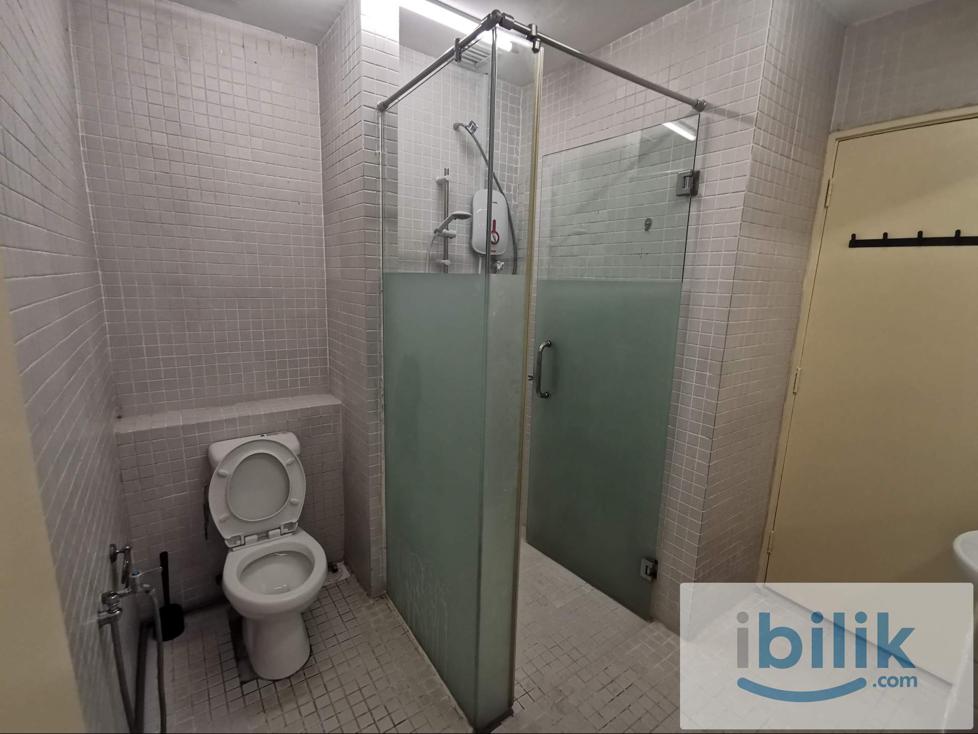 Middle Room(Fully Furnished) at 10 Semantan, Damansara Heights - Image 6