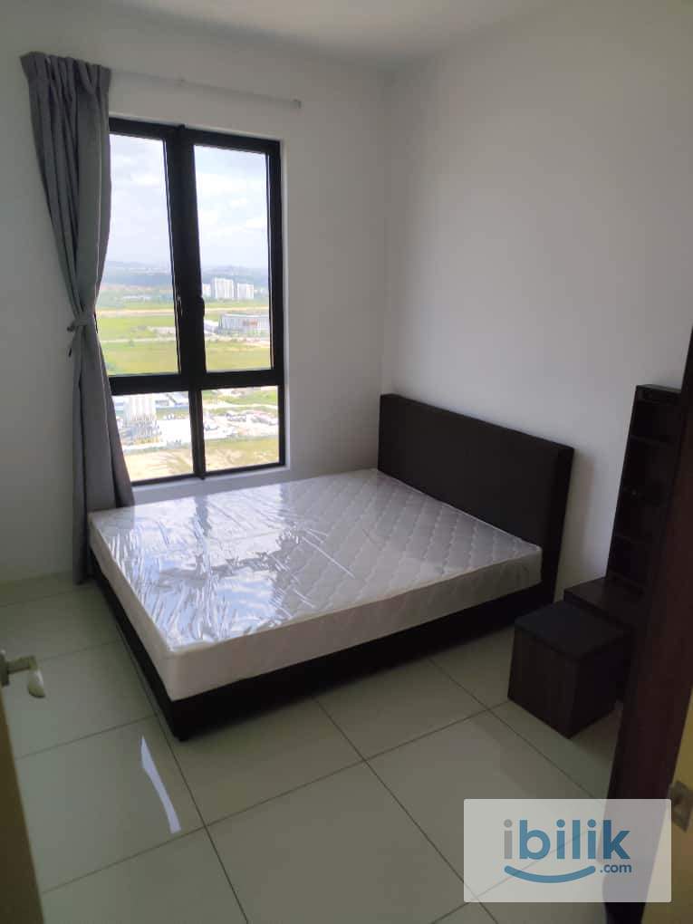 FEMALE ONLY Middle room with shared bathroom - Image 2