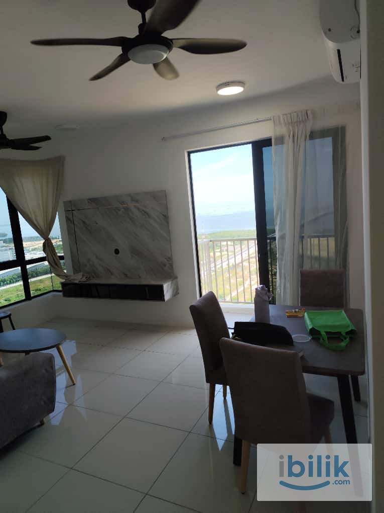 FEMALE ONLY Middle room with shared bathroom - Image 3