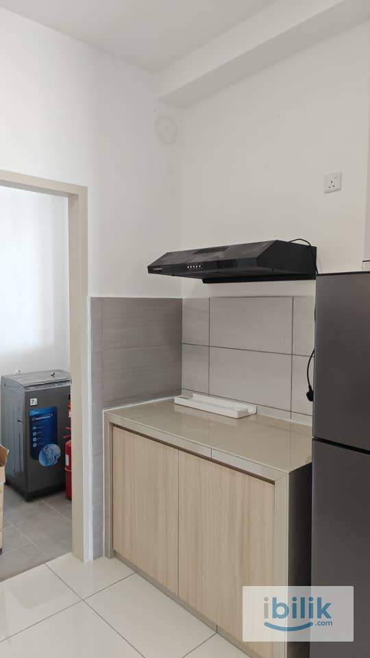 FEMALE ONLY Middle room with shared bathroom - Image 5