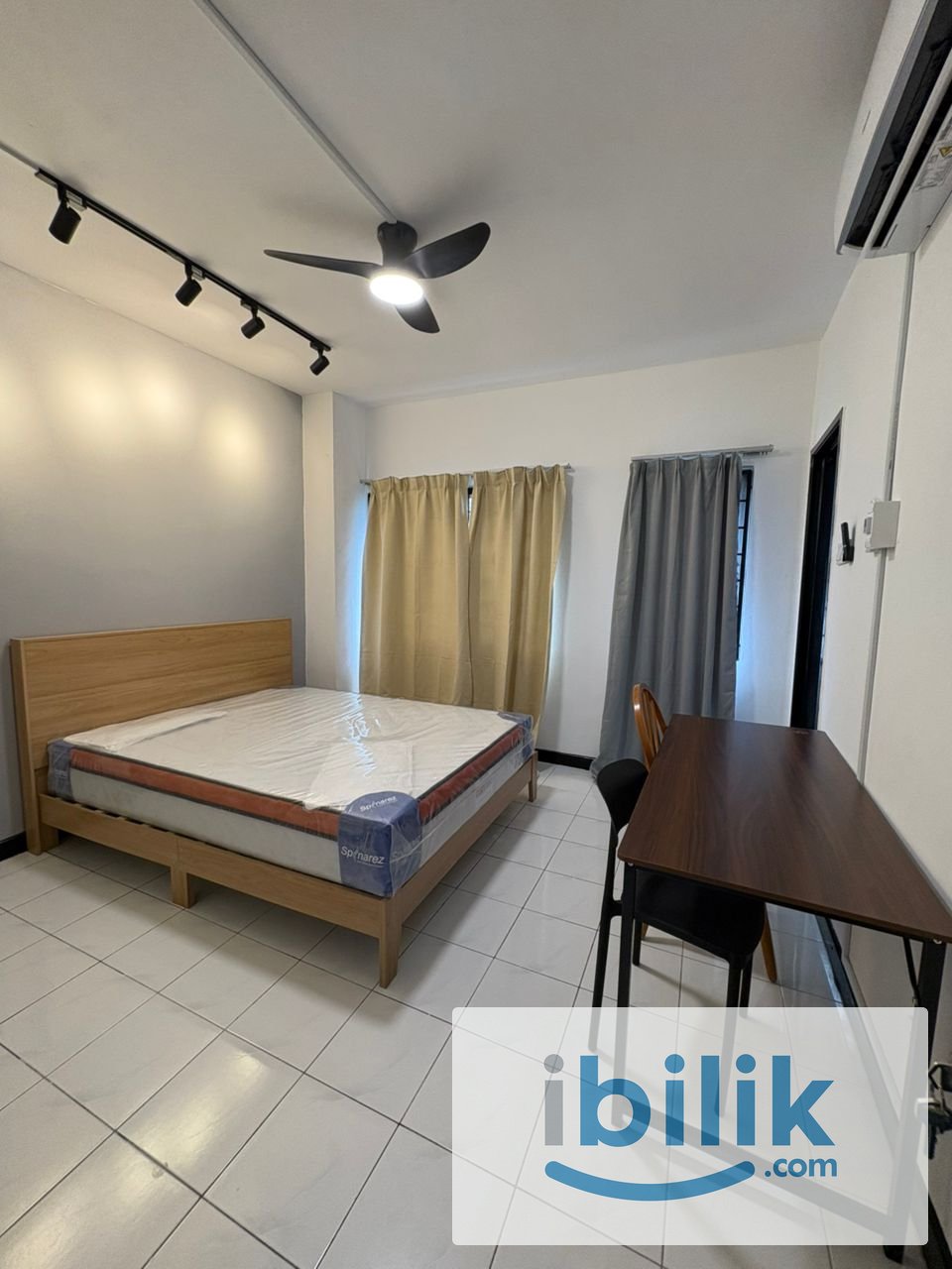 Medium Room Female Unit, near LRT - Image 1