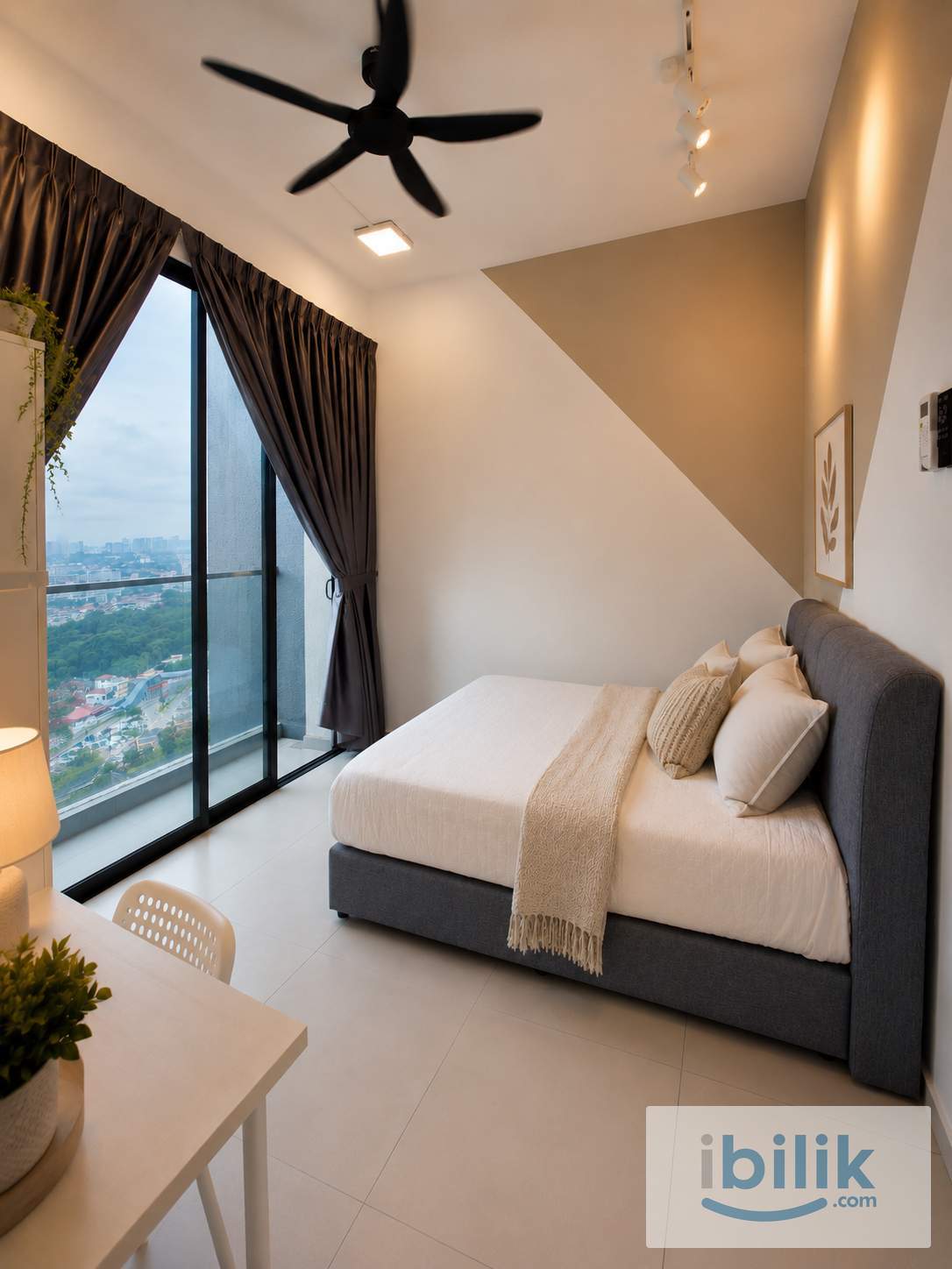 Balcony Room (Middle Room) - Lavile Residence  - Image 1