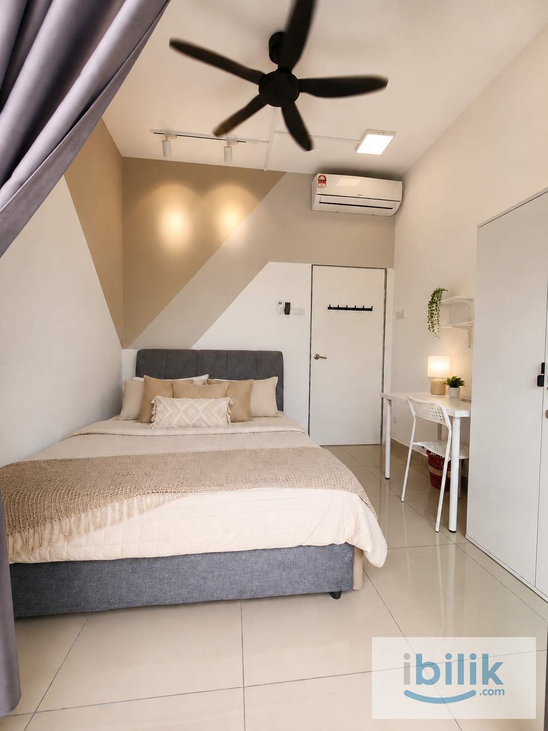 Balcony Room (Middle Room) - Lavile Residence  - Image 2