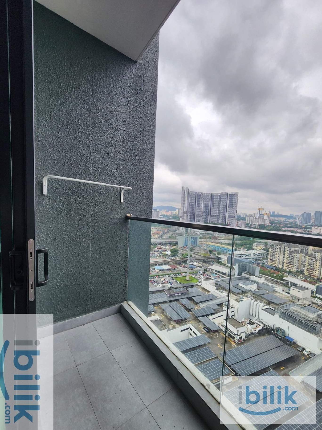 Balcony Room (Middle Room) - Lavile Residence  - Image 9