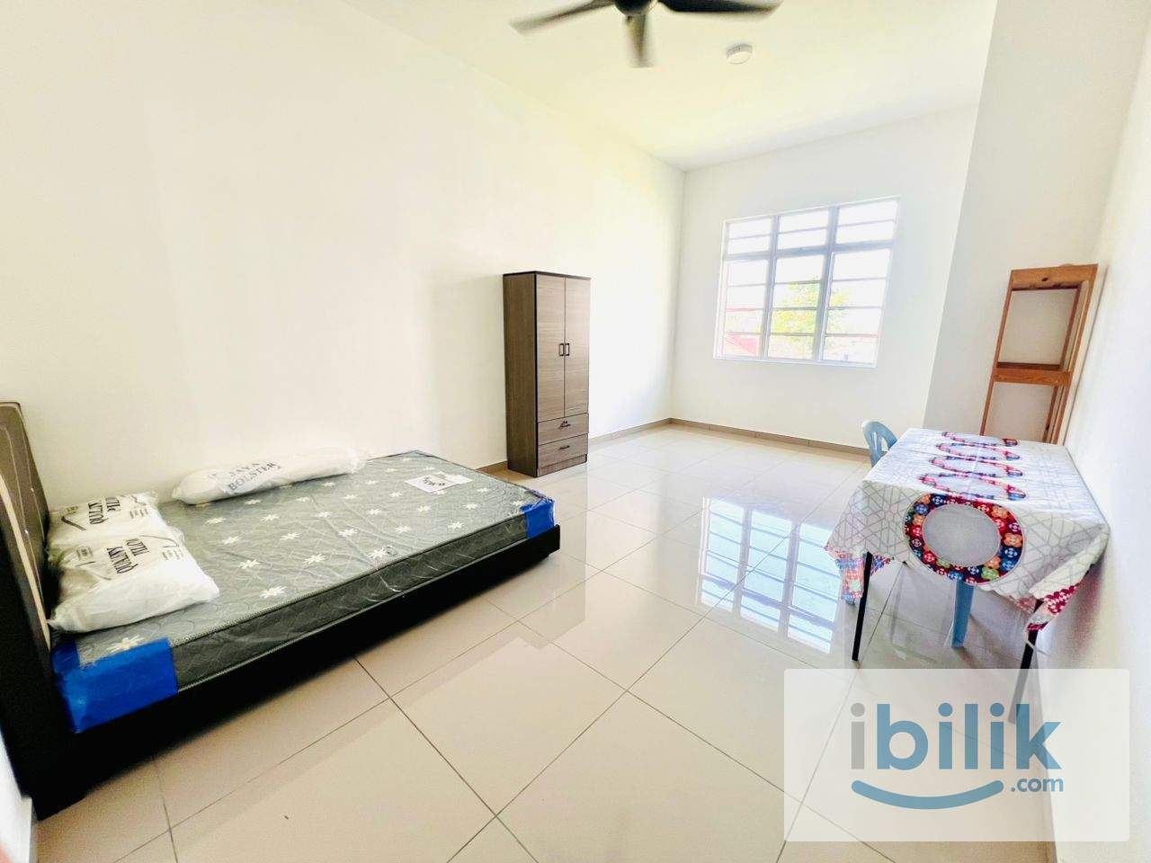 Semi house room for rent - Image 5
