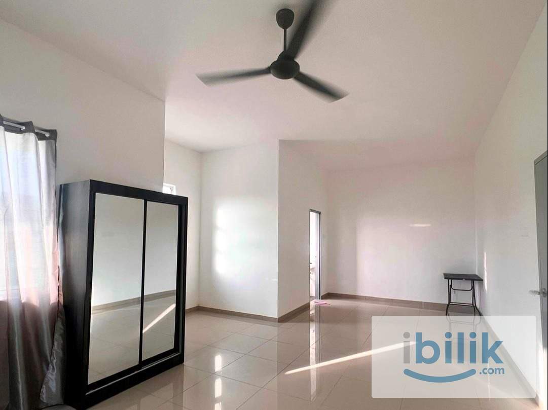 Master Room - Image 2