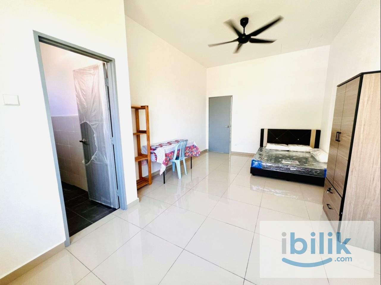 Master Room - Image 8