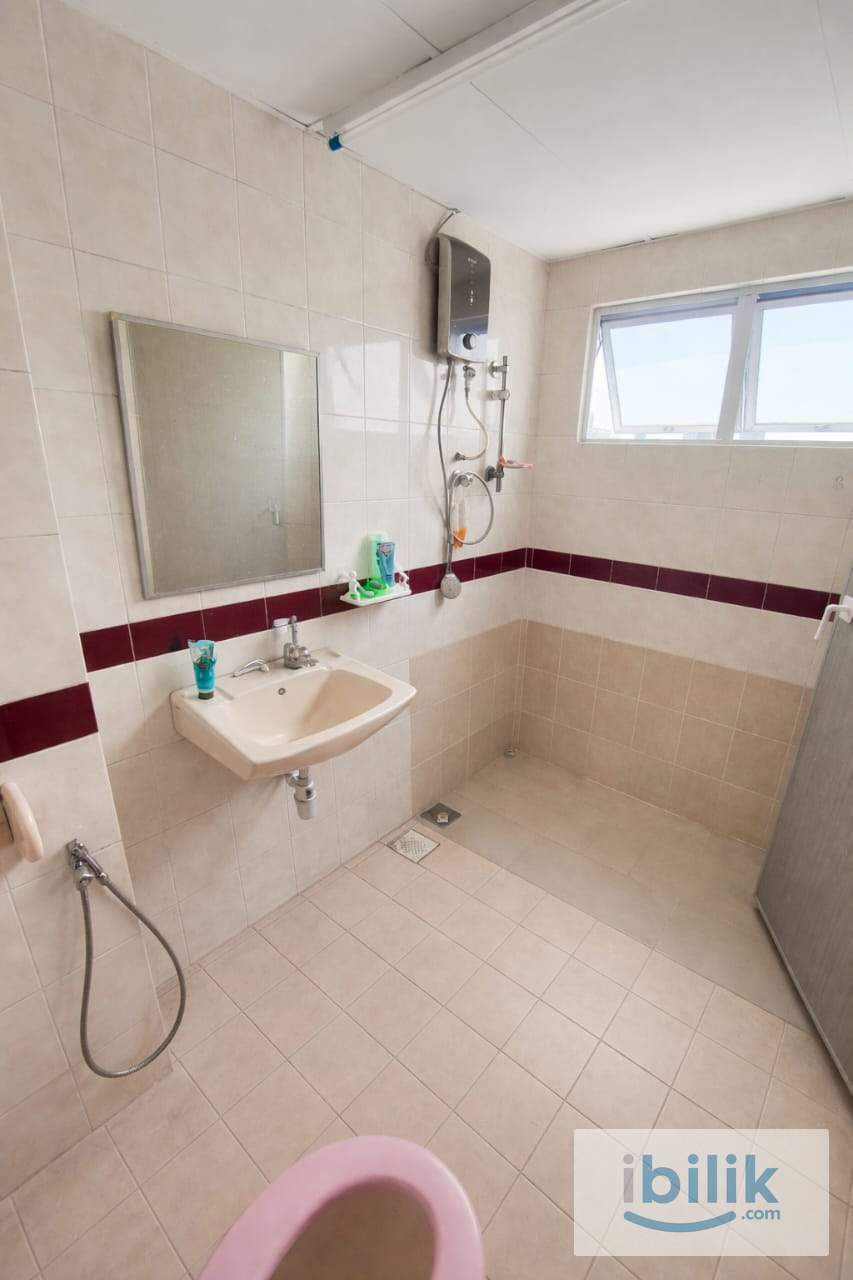 Master Bedroom in Endah Regal 10 min walk to lrt bukit jalil🚎. 1 month Deposit ready for move in - Image 7