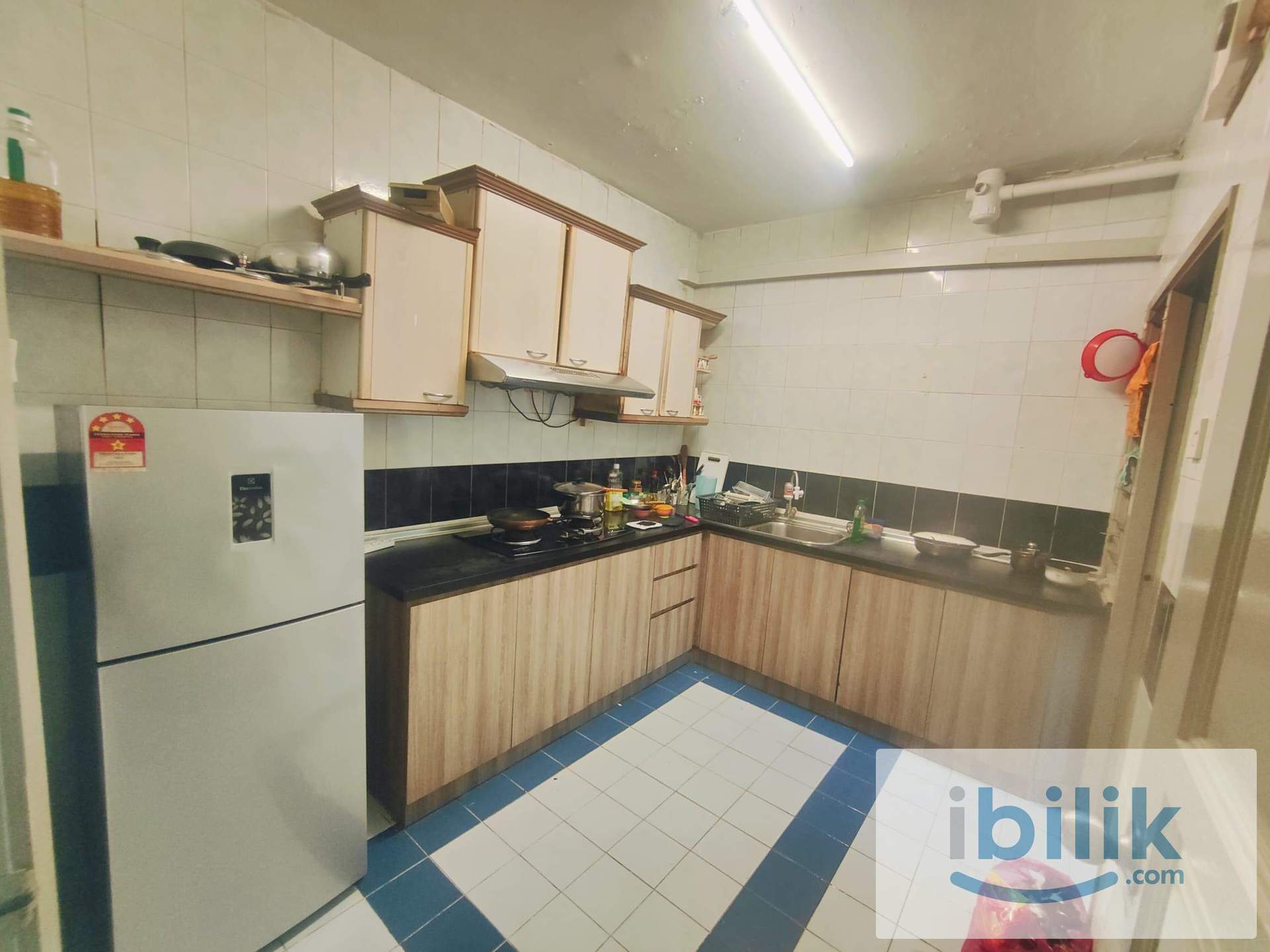 Master Bedroom in Endah Regal 10 min walk to lrt bukit jalil🚎. 1 month Deposit ready for move in - Image 9