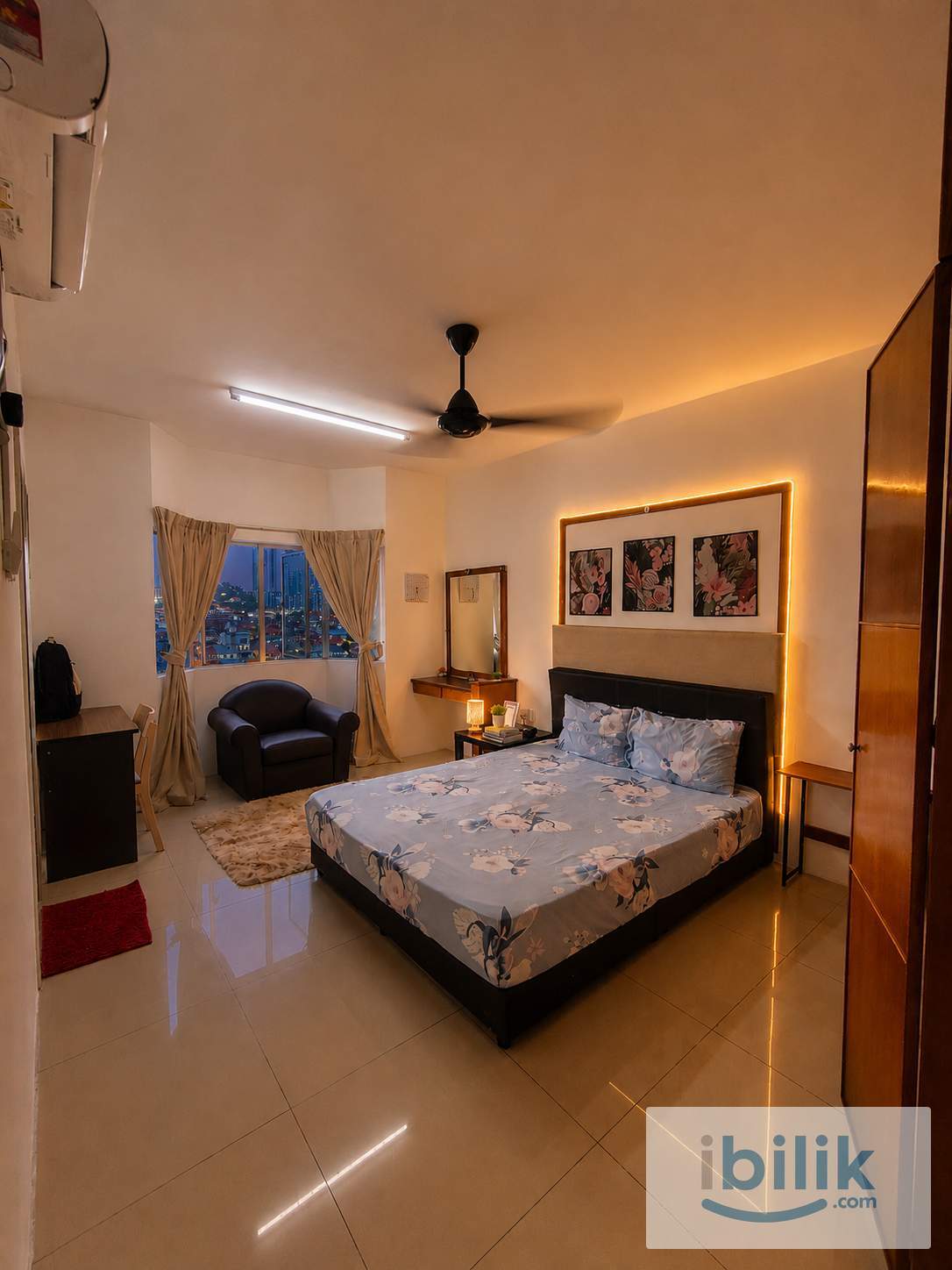 Master Bedroom in Endah Regal 10 min walk to lrt bukit jalil🚎. 1 month Deposit ready for move in - Image 1