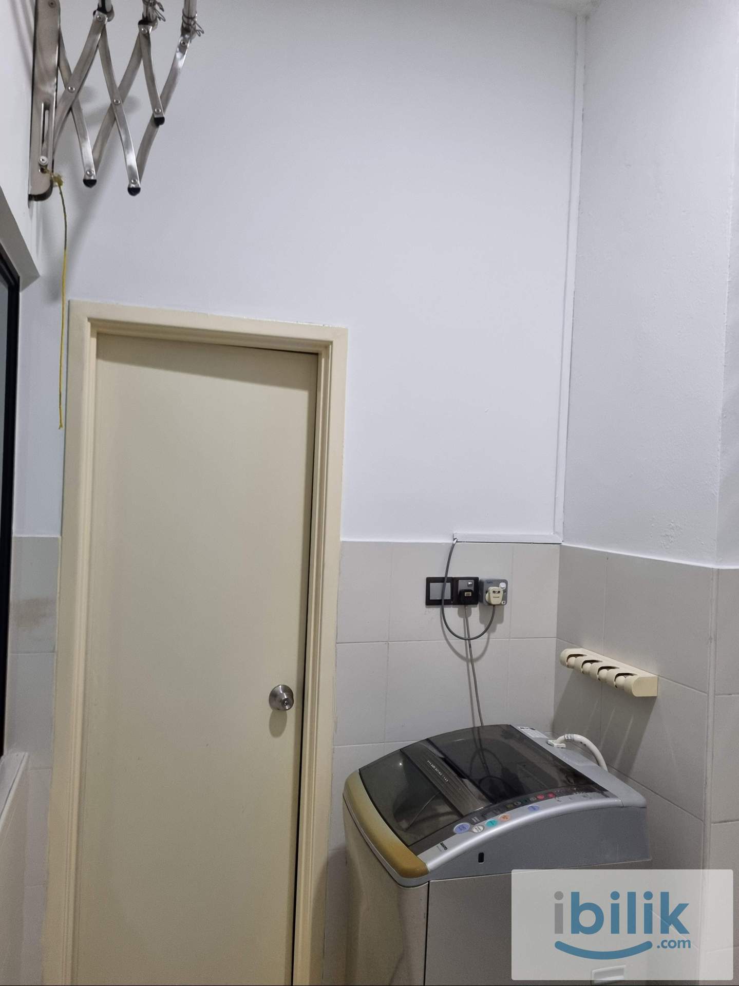 Premium Middle Room at Bayan Lepas, Penang - Image 4