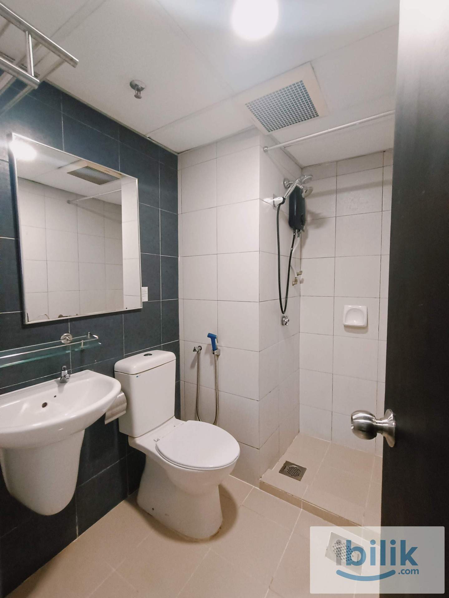 Bilik Sewa Konsep Hotel 🏨 Zero Deposit • 6 Minit ke CIQ • Terus Masuk - Image 1