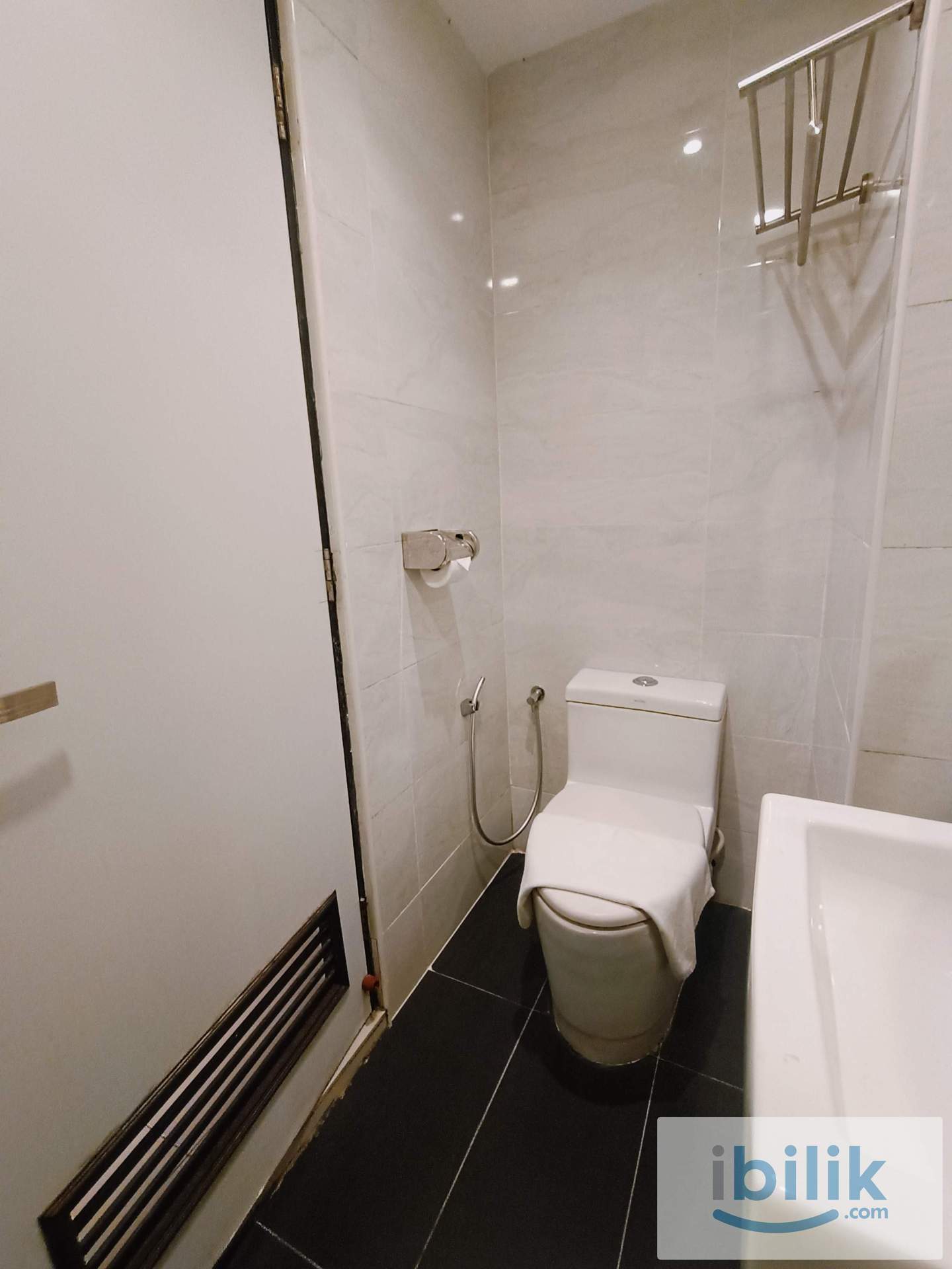 🔥 Hotel Concept Room ZERO DEPOSIT Near 2nd Link 🏨 All Race & Singaporeans Welcomed Fully Furnished Master Room - Image 1