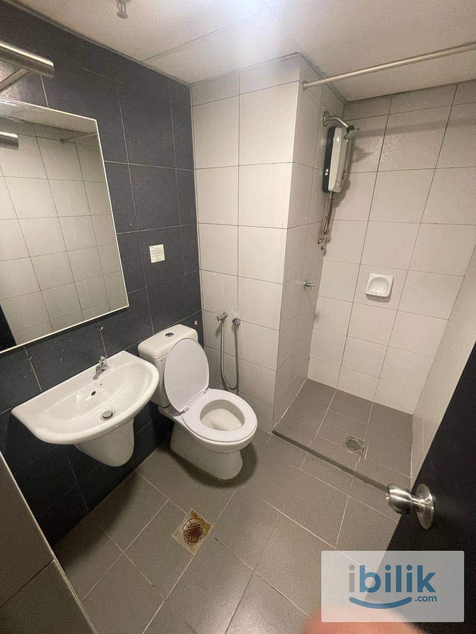 🔥 Last Room ZERO DEPOSIT Hotel Vibes Bilik Sewa 🏨 Walking Distance CIQ All Race & Singaporeans Welcomed Fully Furnished - Image 5