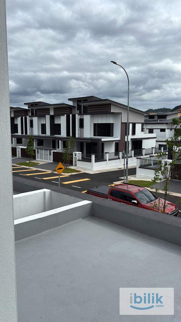 1.5km to Ainsdale Tol * 500m to KTM * Brand New Master Room * Nature & Pickleball Court - Image 1