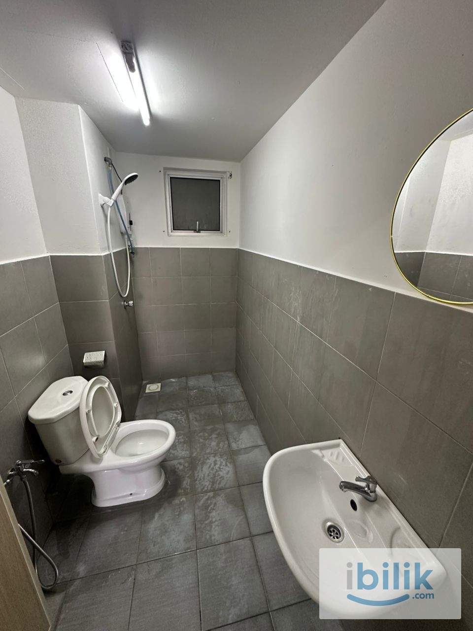 Female Muslim Room with private Balcony (toilet share with 2 person only) Move in Anytime - Image 5