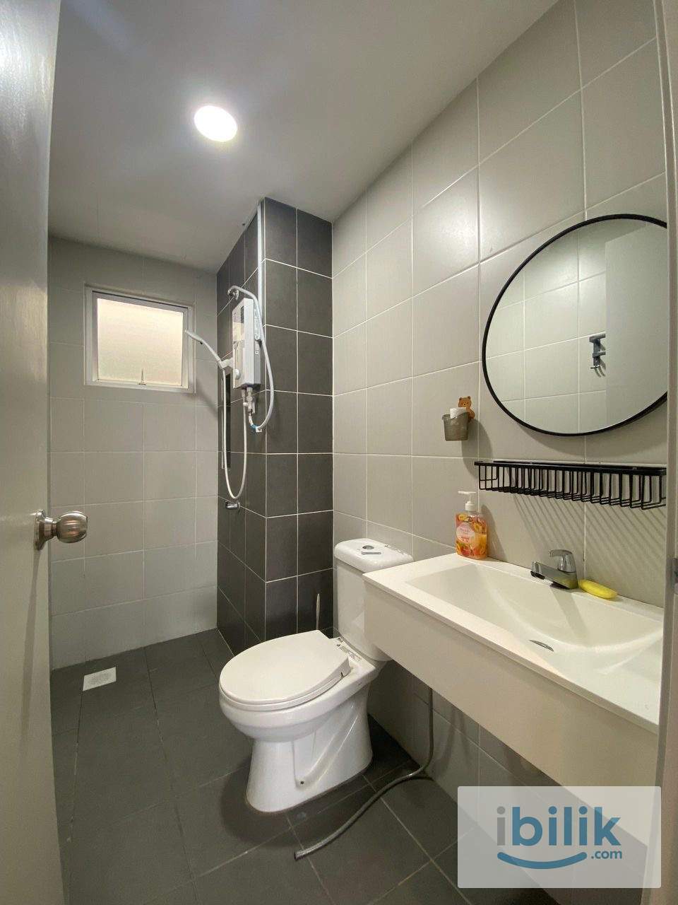 Female Single Room (Walk to LRT Station)  Move In ASAP available   With 24 hours Security Not Shop Lot Not Co-Living FEM - Image 4