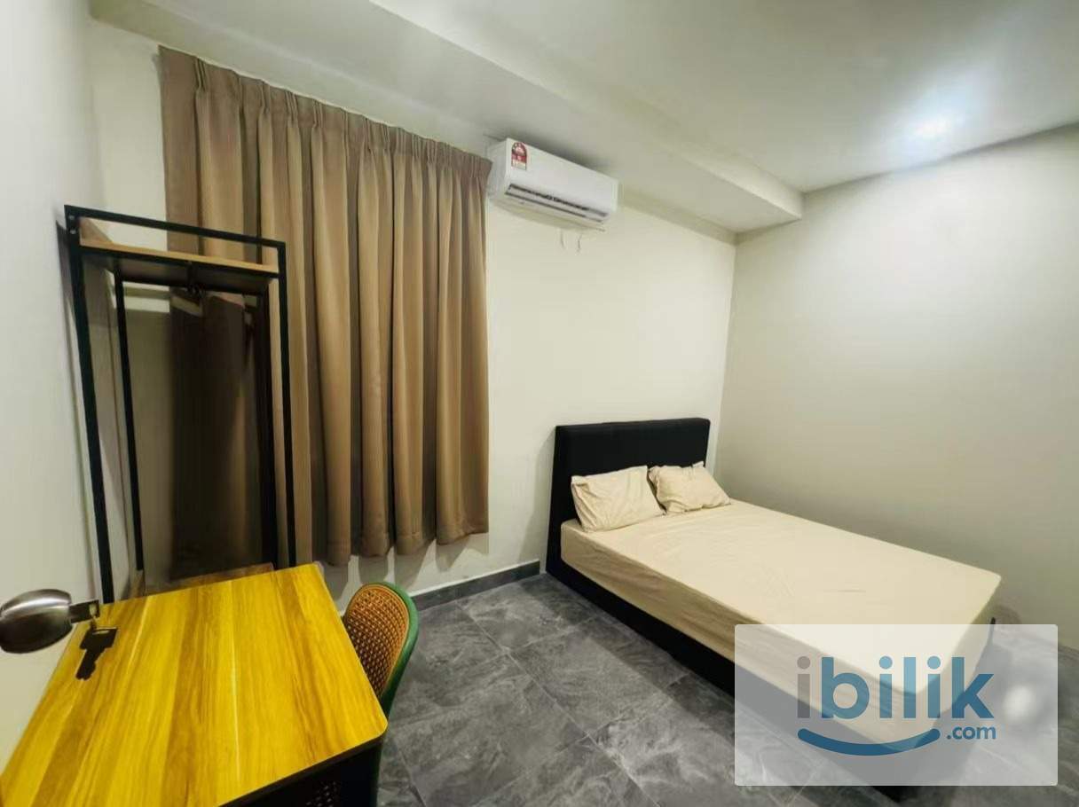 ✨ LOW DEPOSIT✨🏠 MEDIUM ROOM FOR RENT 🏠📍 Near MRT Bandar Utama & Centerpoint Bandar Utama 🌆☕🛍️ - Image 1