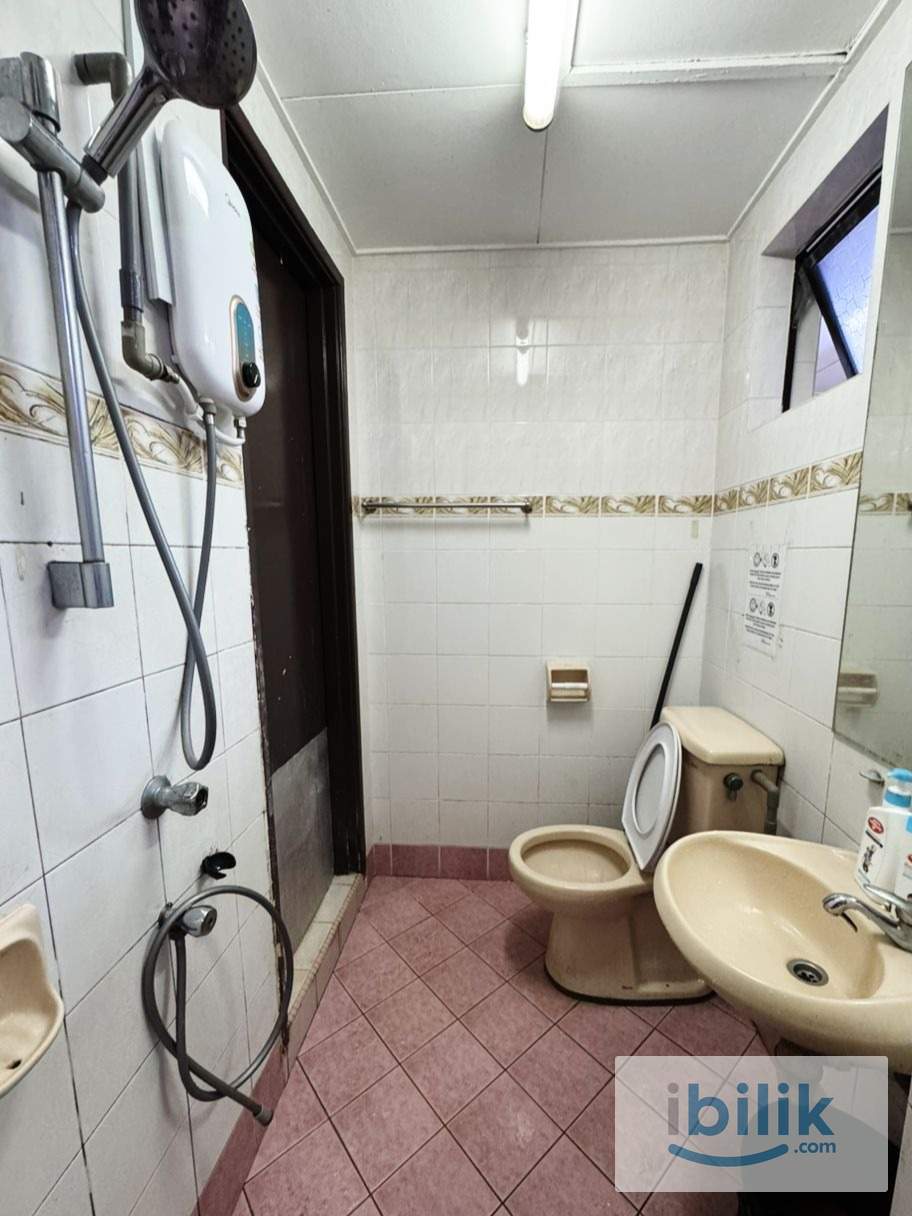 ✨ LOW DEPOSIT✨🏠 MEDIUM ROOM FOR RENT 🏠📍 Near MRT Bandar Utama & Centerpoint Bandar Utama 🌆☕🛍️ - Image 3