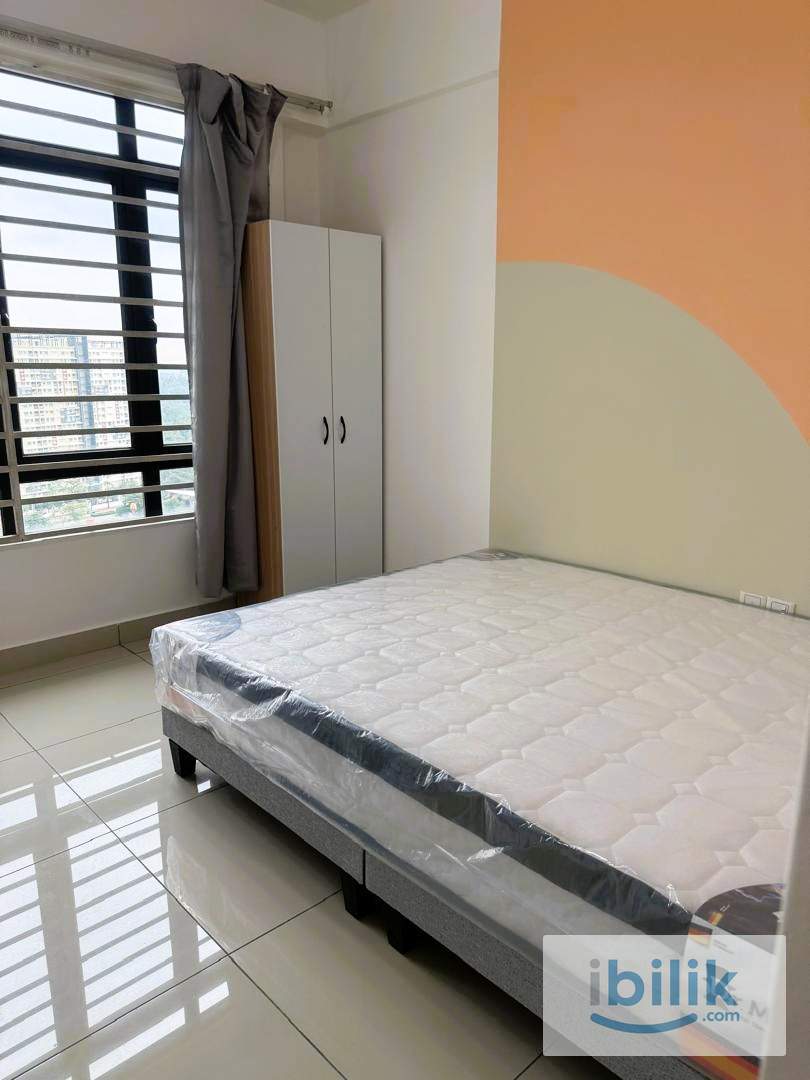 Female Unit Master Room - 3min walking distance to MRT - Image 1