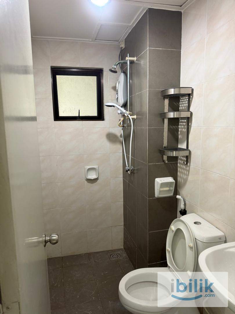 Female Unit Master Room - 3min walking distance to MRT - Image 5