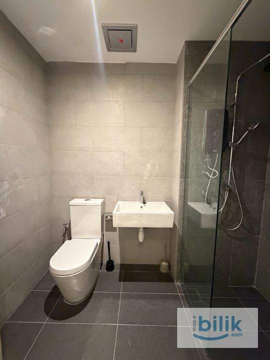 Middle Room at Meta Residence Putra Permai, Seri Kembangan - Image 9