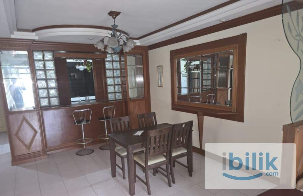 Masterbedroom with private bathroom - Image 6