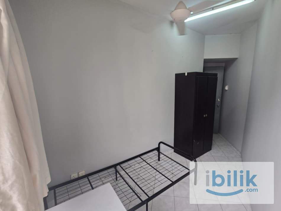 KELANA D PUTERA SINGLE ROOM TO LET FOR FEMALES- HIGH FLOOR POOL VIEW - Image 3