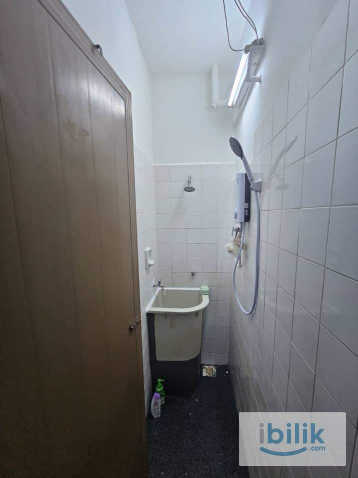 Single Room at Taman Sri Bunga, Jelutong - Image 2
