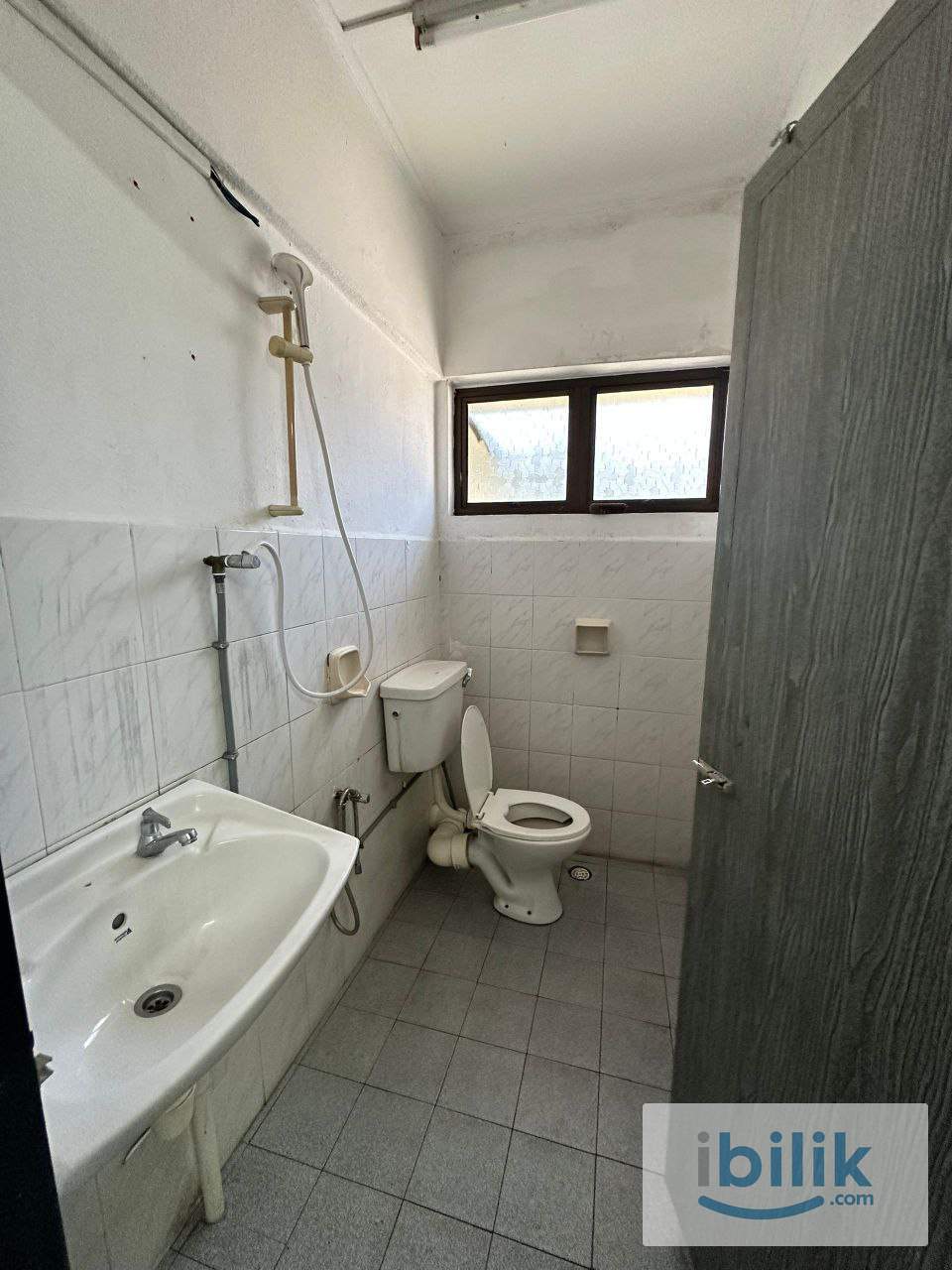 MASTER ROOM SHARING AT TAMAN PEKAKA [MALE UNIT] - Image 5
