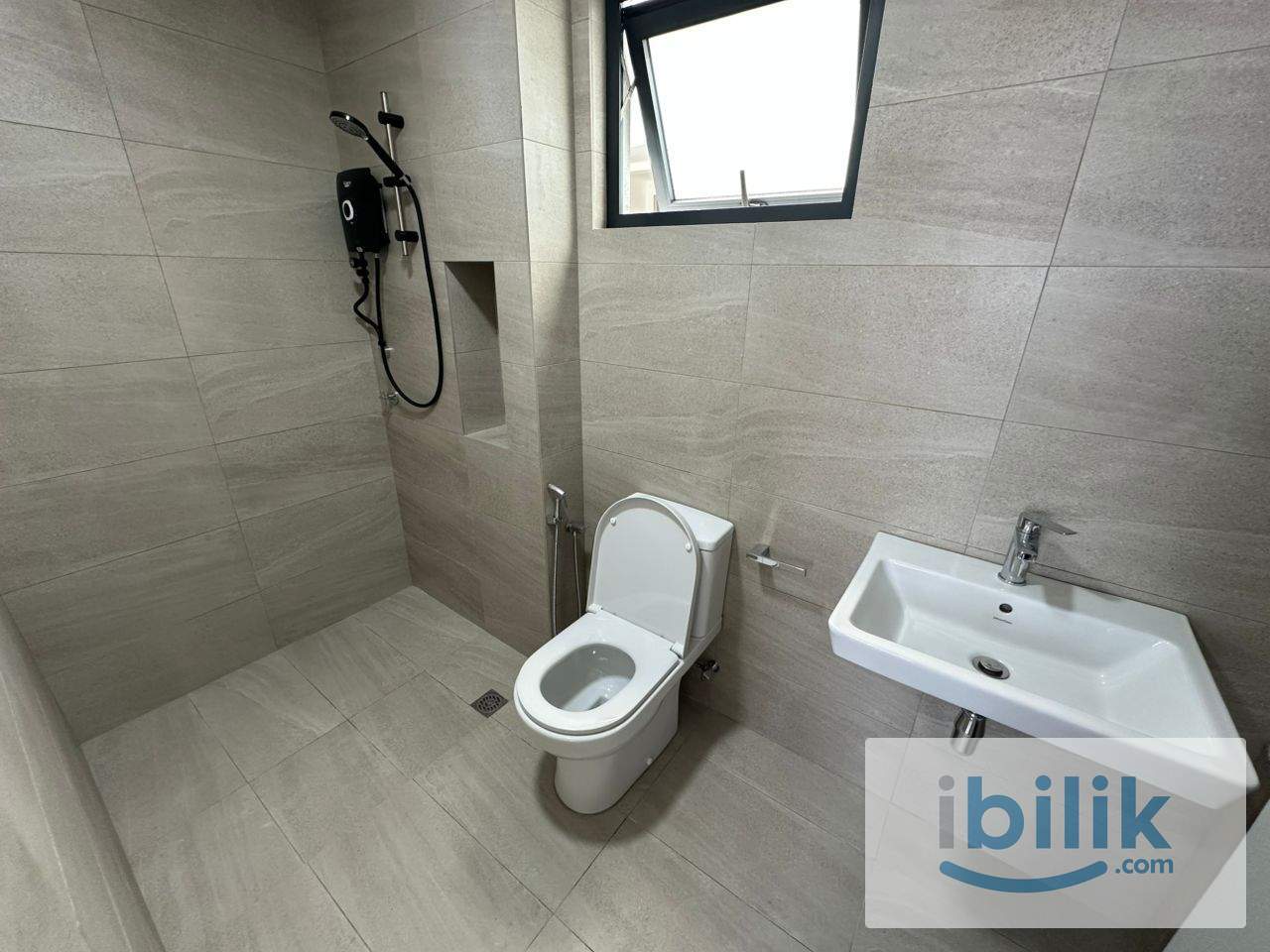 📍Skyline Pudu 🚉Connected to LRT 🌟Middle Room with Private Bathroom for rent  - Image 5